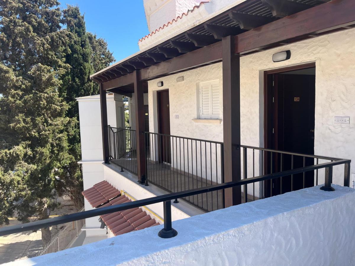 Papho'S Mare Apts Paphos 外观 照片